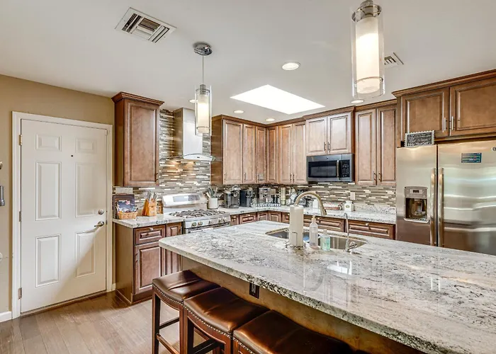 8 Mi To Old Town Scottsdale: Family Home! *