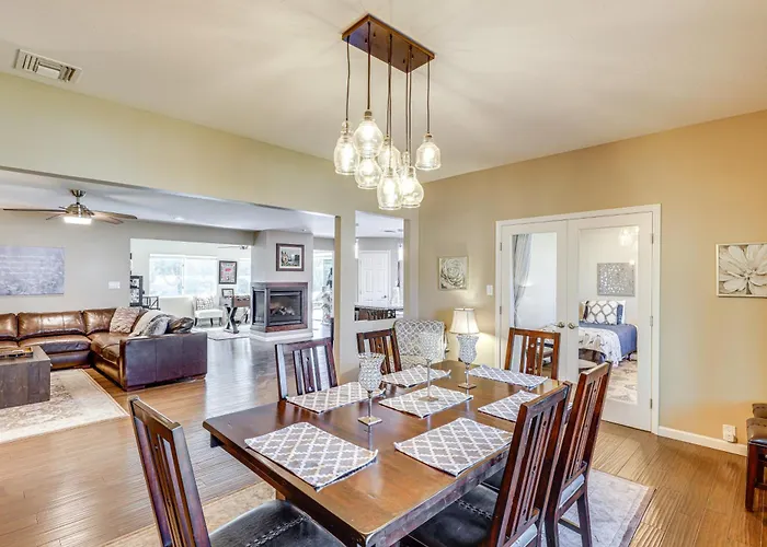 Holiday home 8 Mi To Old Town Scottsdale: Family Home!
