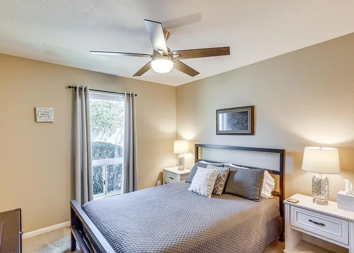 Holiday home 8 Mi To Old Town Scottsdale: Family Home!